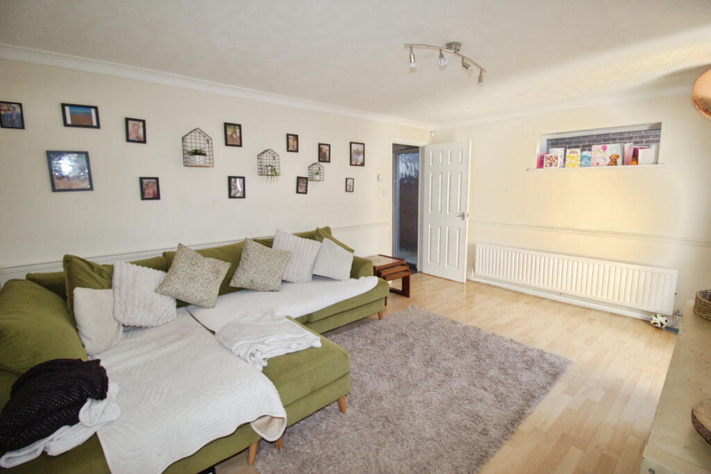 13 Feneley close photo 4