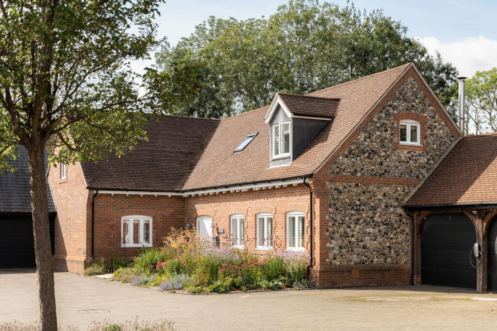 Main image of property: Cholesbury Road, Wigginton, Tring, Hertfordshire HP23