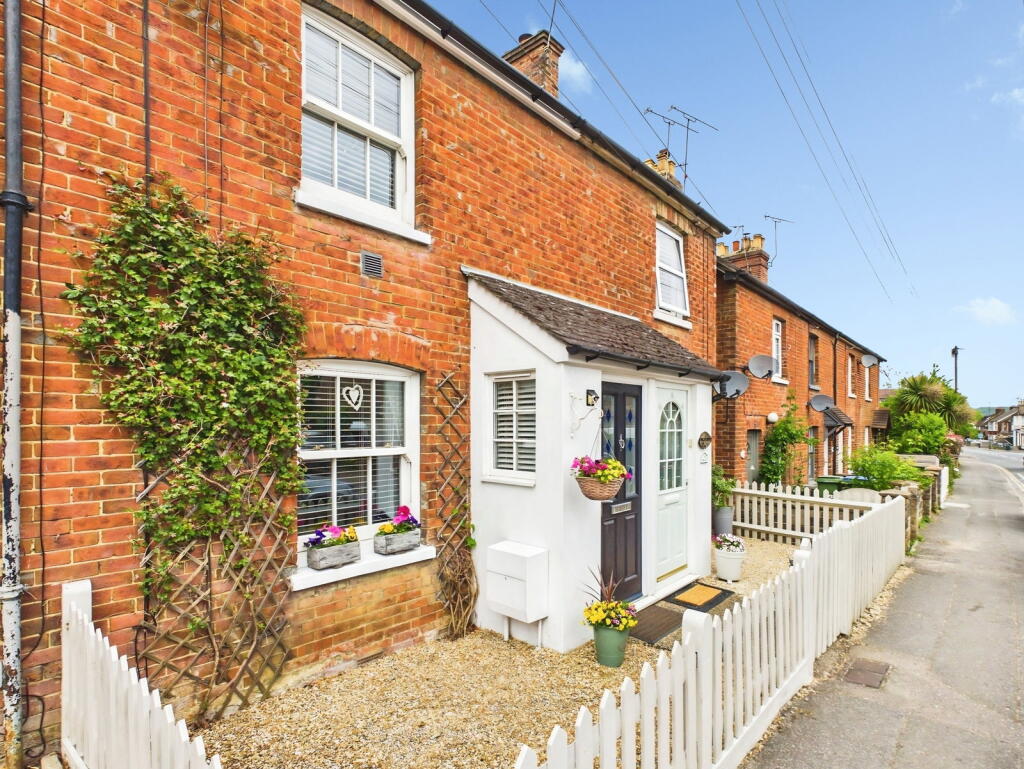 2-bed terraced on Rusper Road, Horsham, £375,000