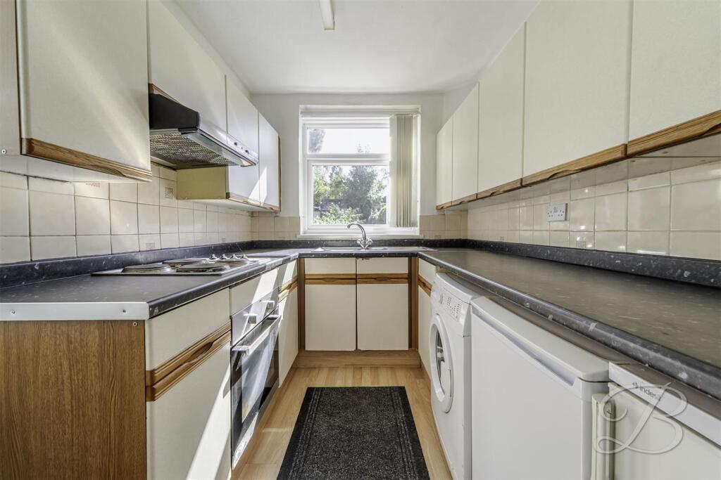 House in Mansfield, Nottinghamshire - View 2