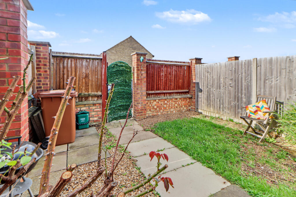 Carters Close, Stevenage, Hertfordshire photo 2