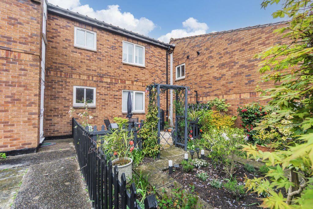 Main image of property: Longstone Way, Mansfield, Nottinghamshire
