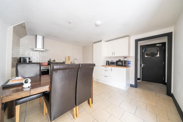 Apartment in Lambourn, West Berkshire - More