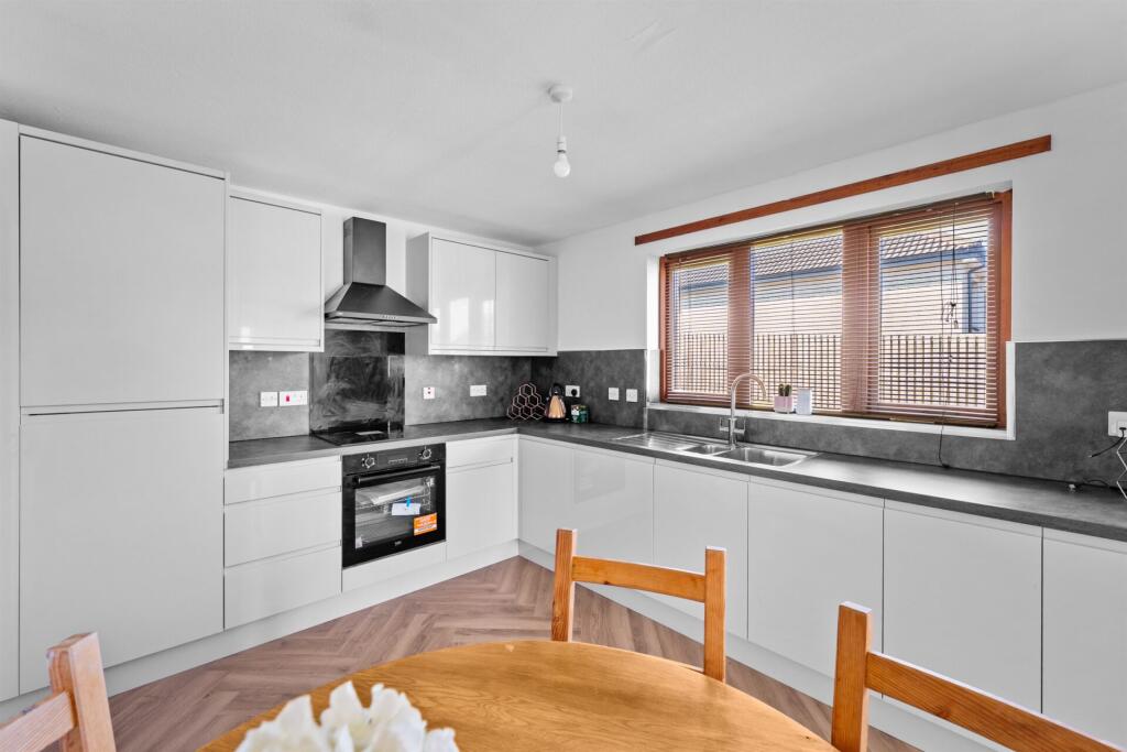 House in Newton Mearns, Mearns - More