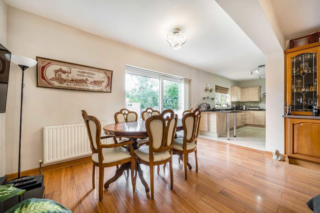 House in London, Chapel End, Highams Park - View 3