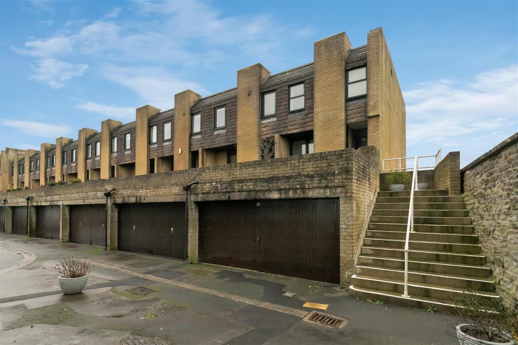 Main image of property: Old Vicarage Green, Keynsham