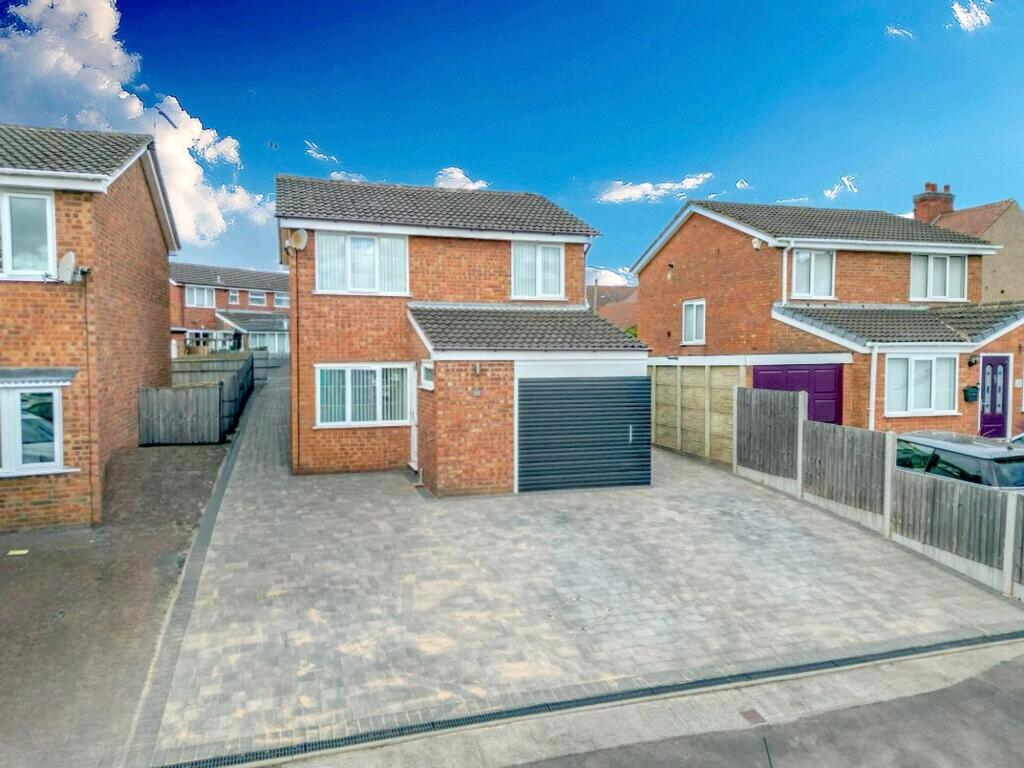 Main image of property: Leaward Close, Nuneaton, CV10
