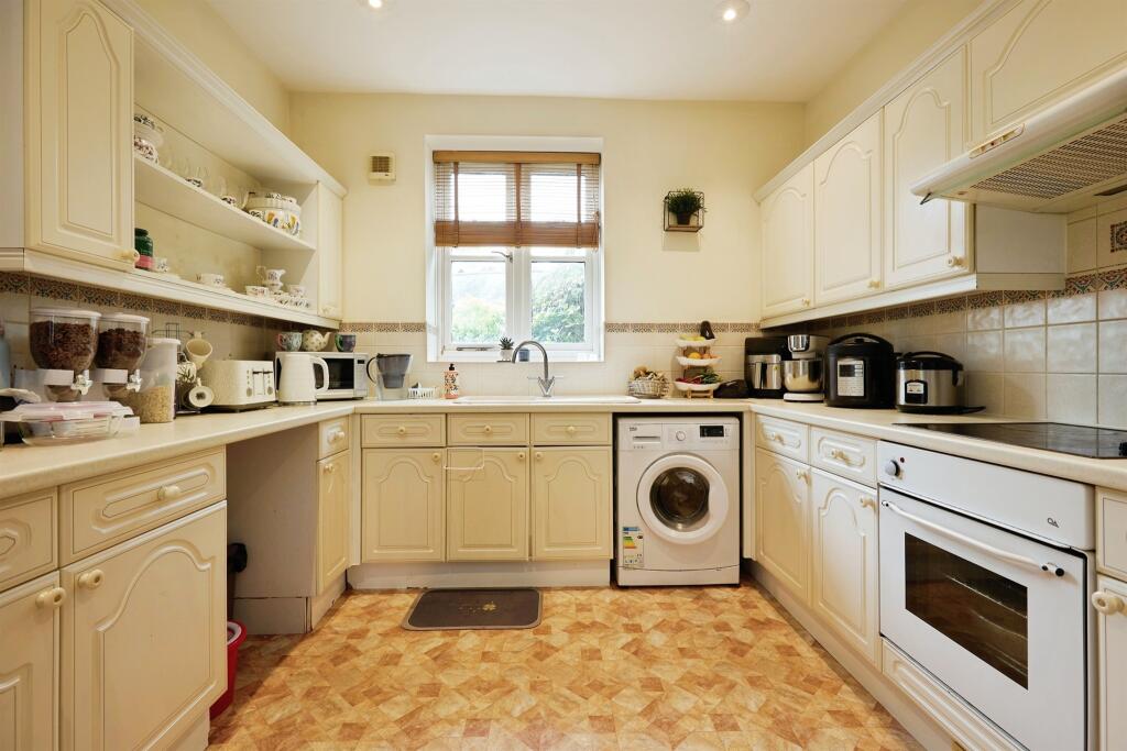 House in Gillingham, Lodbourne - View 5