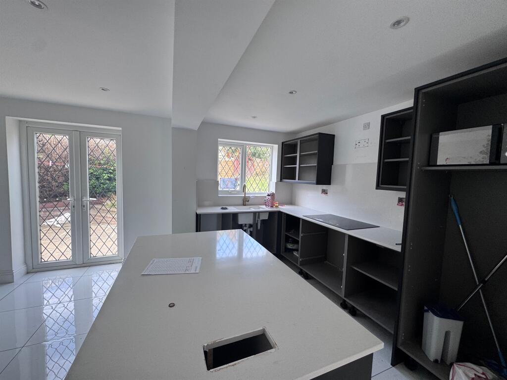 House in Bradford, Low Moor - View 5