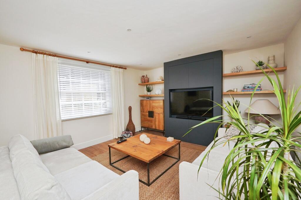 Apartment in Folkestone, Foord - View 5