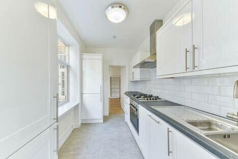 Apartment in London - View 5