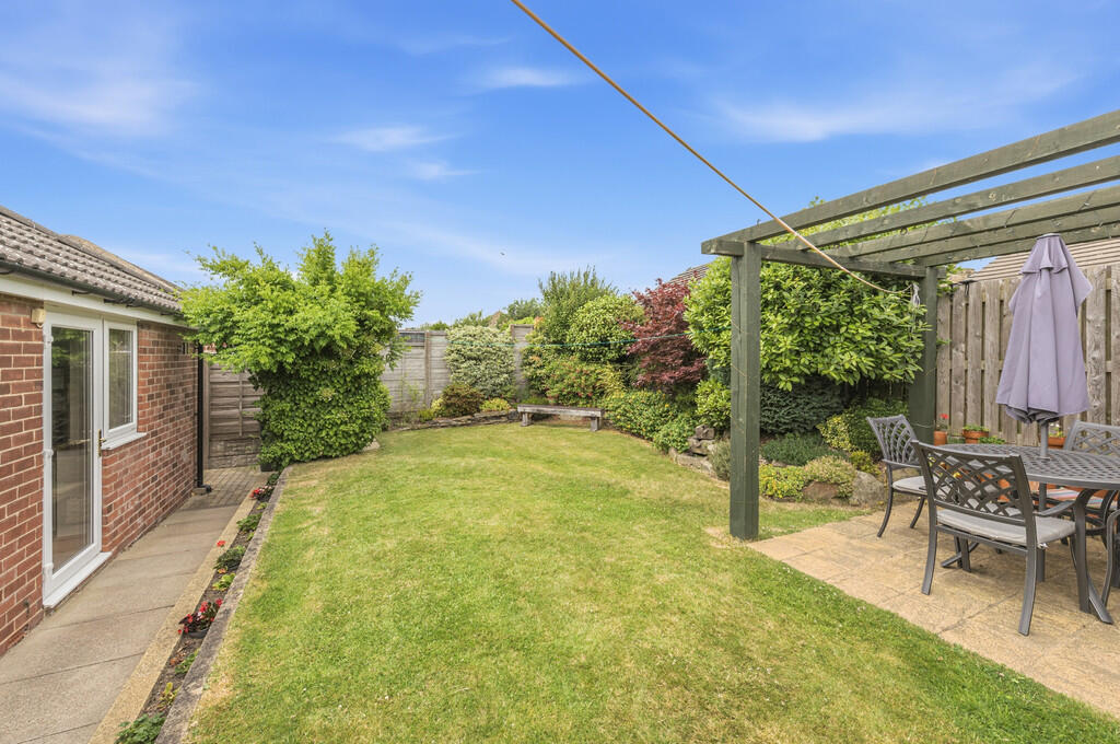 Manor Park Way, Lepton photo 3