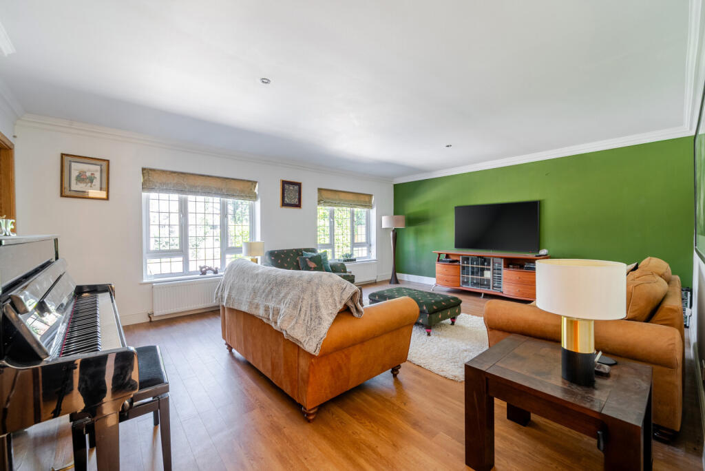 Lebanon Drive, Cobham, KT11 – pohled 6