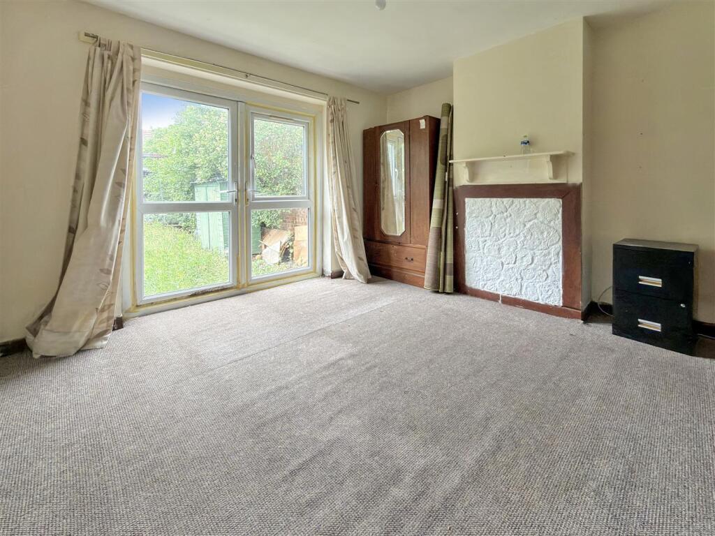 St. Heliers Avenue, Hounslow photo 3