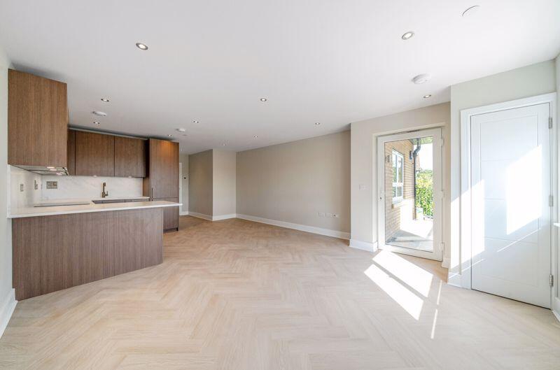 88 Riddlesdown Road, Purley photo 2