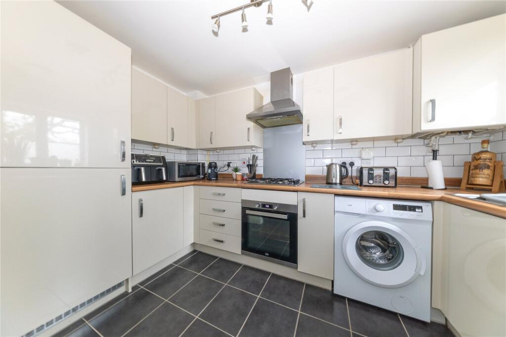 House in Bedfordshire, Luton - More