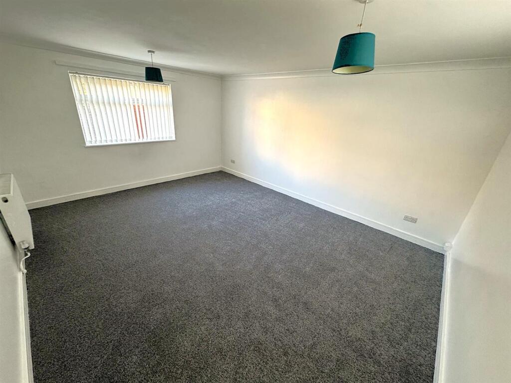 House in Northampton, North Northamptonshire - View 2