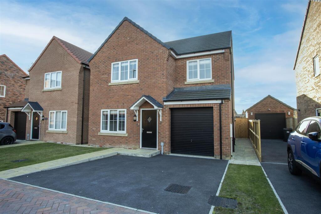 4-bed detached on Hawthorne Meadows, Chesterfield Rd, Barlborough, £320,000
