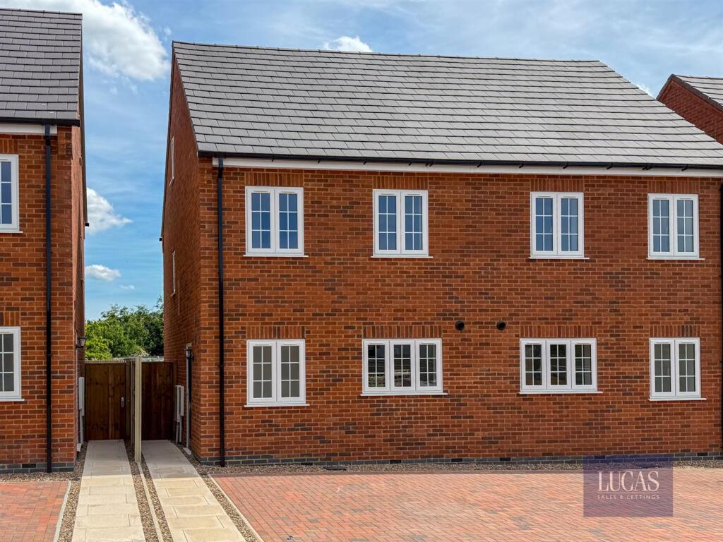 Stanton Close, Desborough, Kettering photo 4