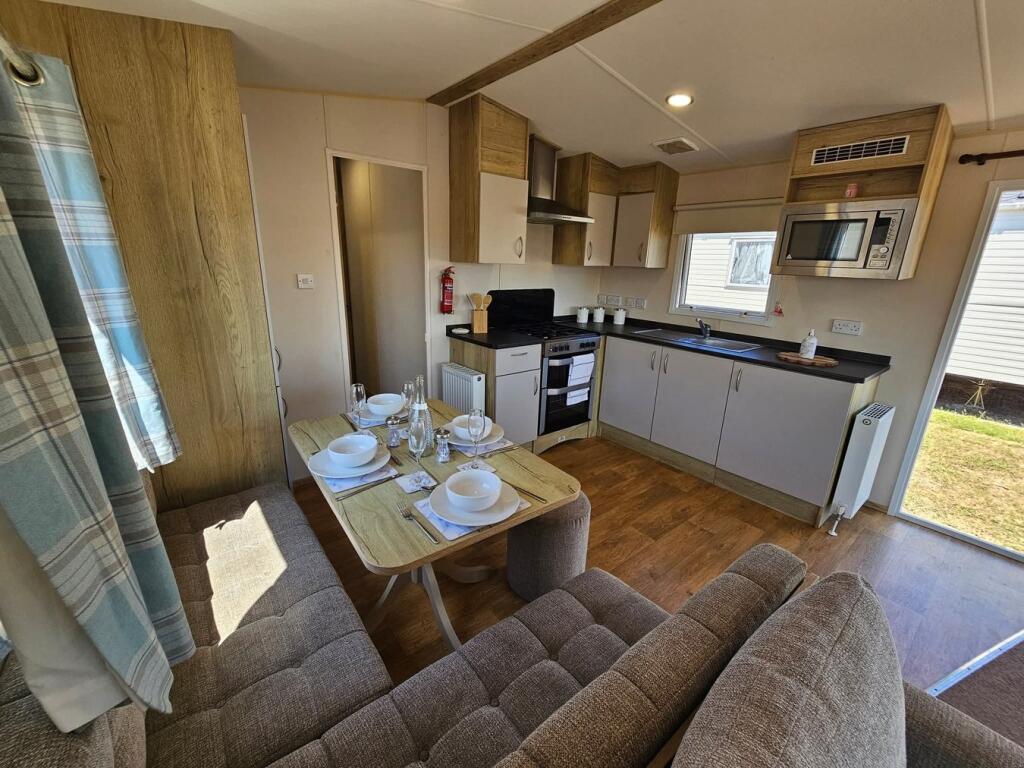 Flag Hill, Great Bentley, Colchester, CO7 - More