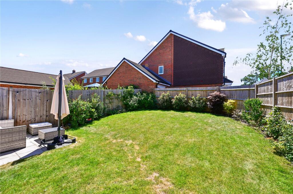 House in Basingstoke and Deane, Sherfield on Loddon - View 2