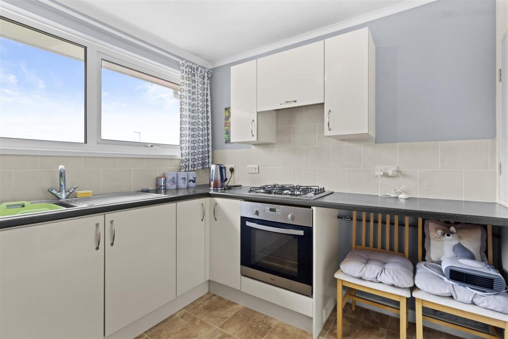 Dymchurch Close, Polegate photo 4