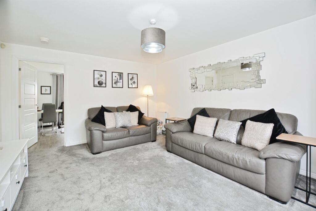 House in Brookfield, Merchiston, Renfrewshire - View 3