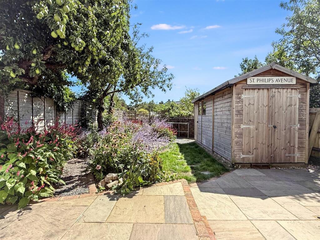 St. Philips Avenue, Eastbourne photo 4
