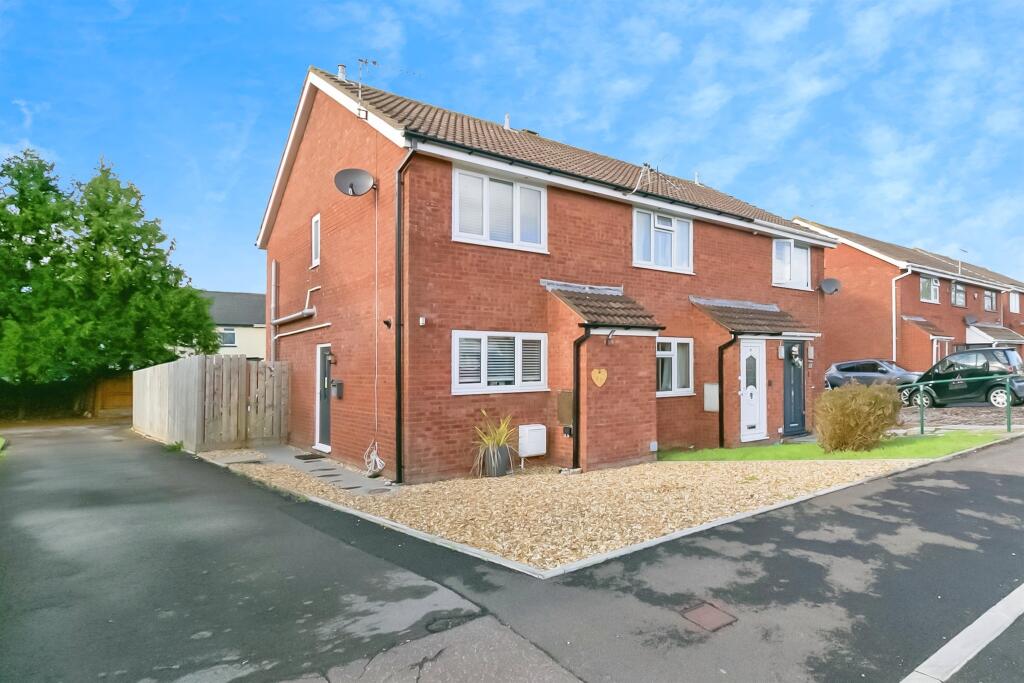 2-bed terraced on Meadowcroft, Rhoose, Barry, £230,000