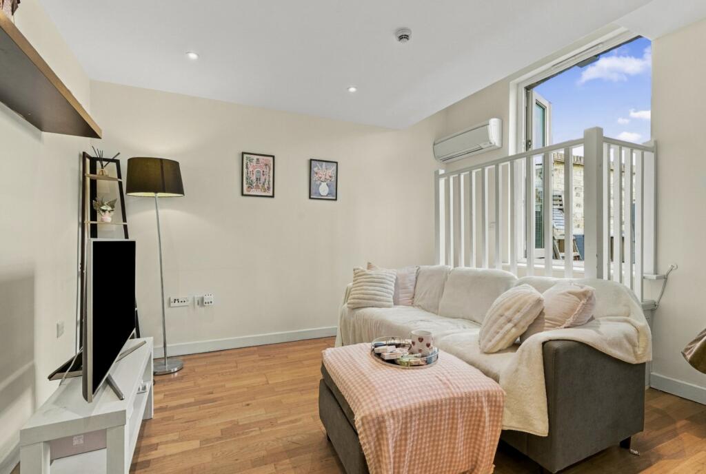 2-bed flat on Rush Hill Mews, London, SW11, £515,000