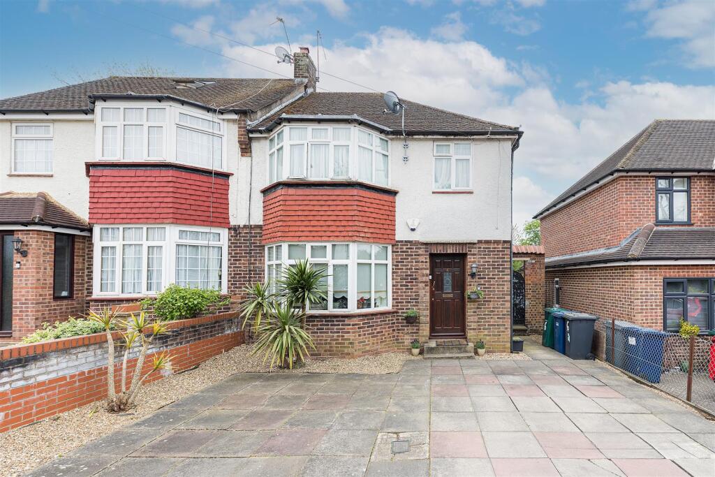 Main image of property: Linthorpe Road, Cockfosters, EN4