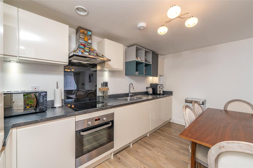 Apartment in Edinburgh, Redbraes, Leith Central - More