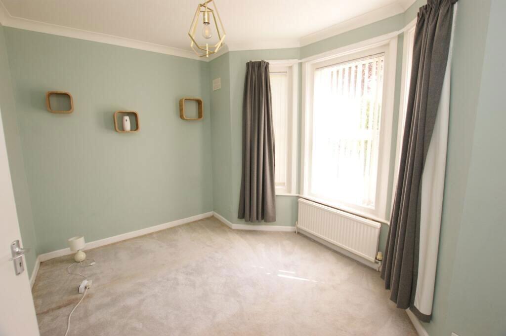 2 Kirkway, Broadstone, Dorset, BH18 8EE photo 5