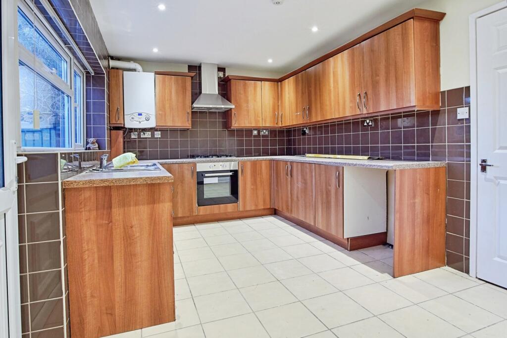Muirfield Gardens, Birmingham, West Midlands, B38 - More