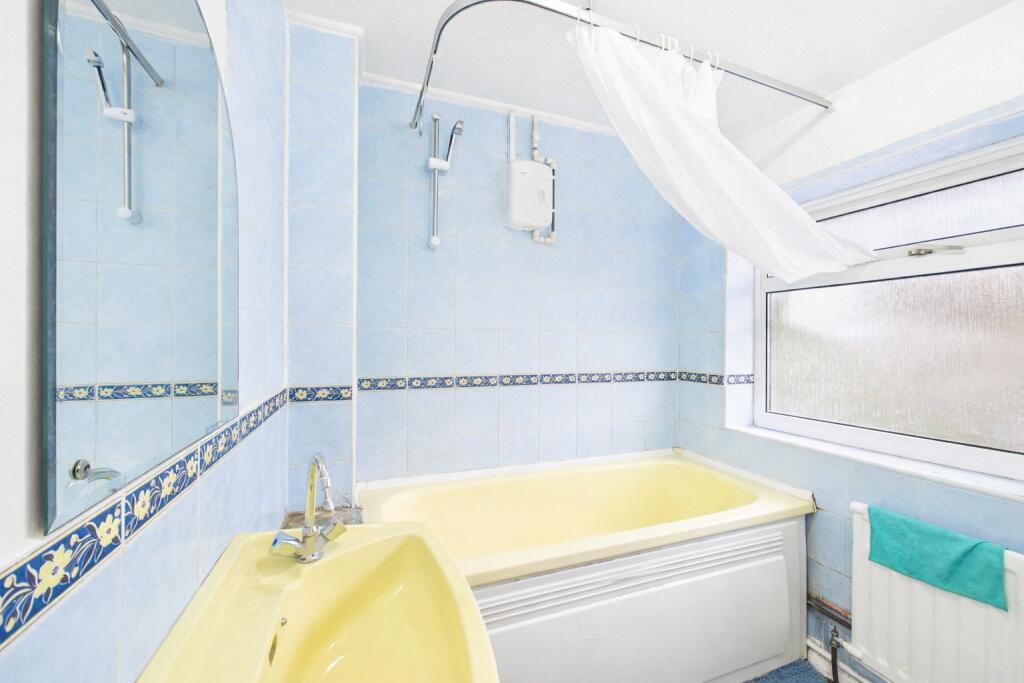 Dee Road, Reading, Berkshire, RG30 – další