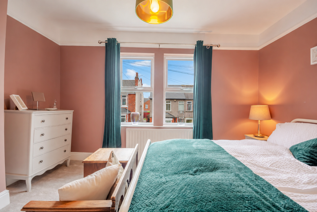 House in Mansfield, Nottinghamshire - More