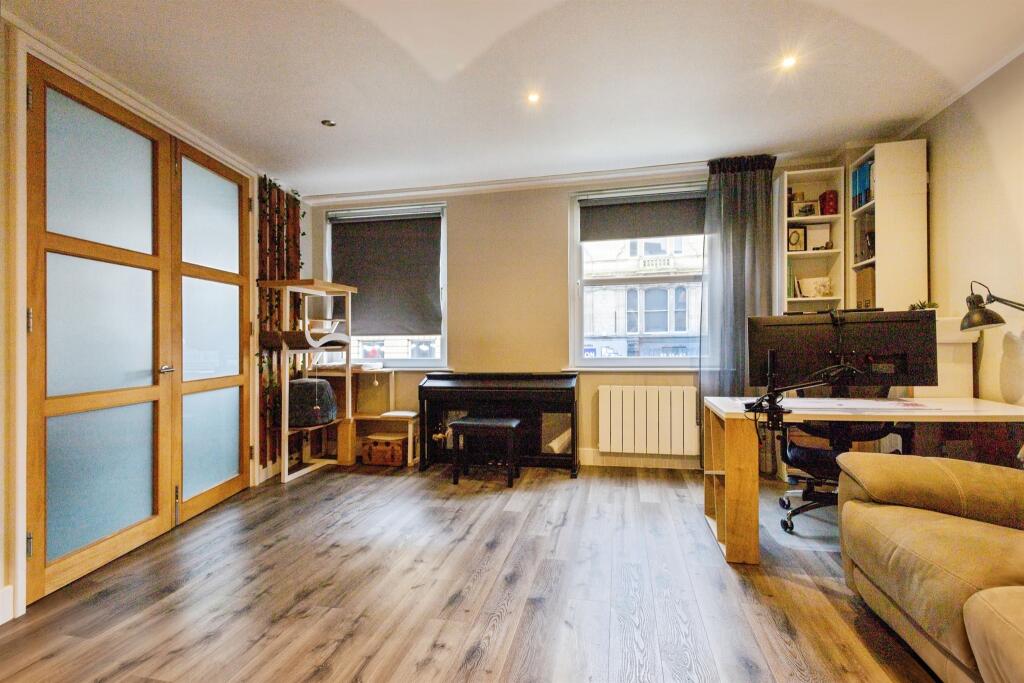 Apartment in Northampton, West Northamptonshire - View 5