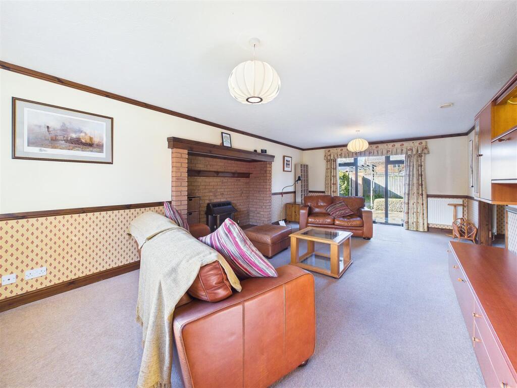 Willow Close, Lichfield photo 4