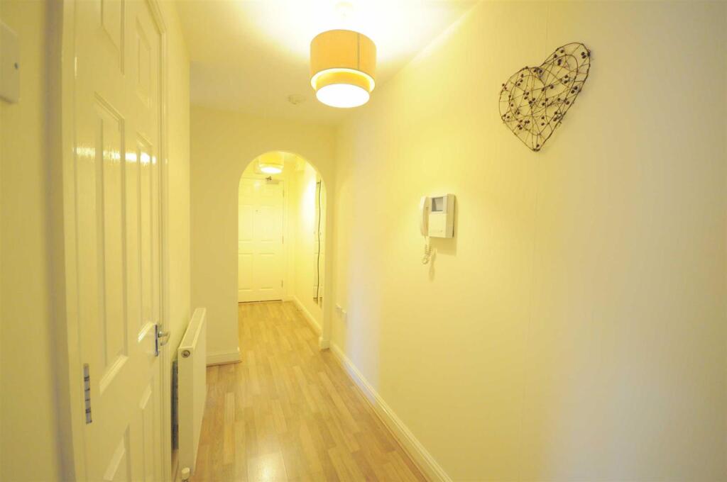 Apartment in Stafford, Stone - View 4