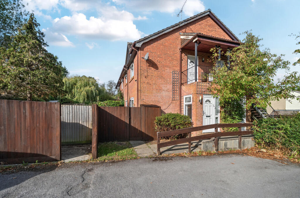Apartment in Farnham, Upper Bourne