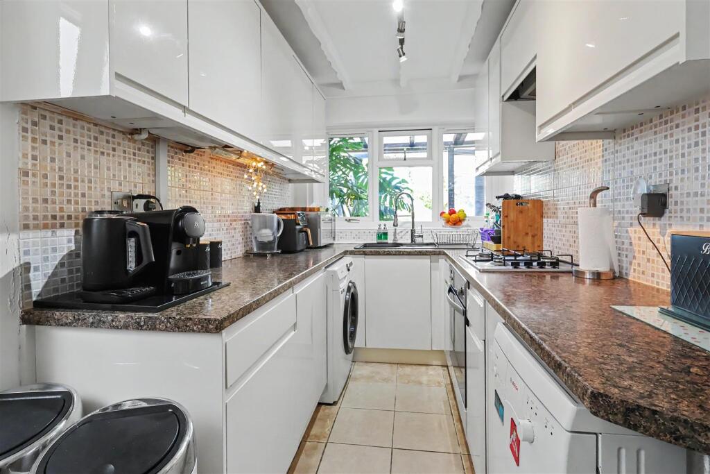 House in Nottingham, Porchester Gardens, Woodthorpe - View 5