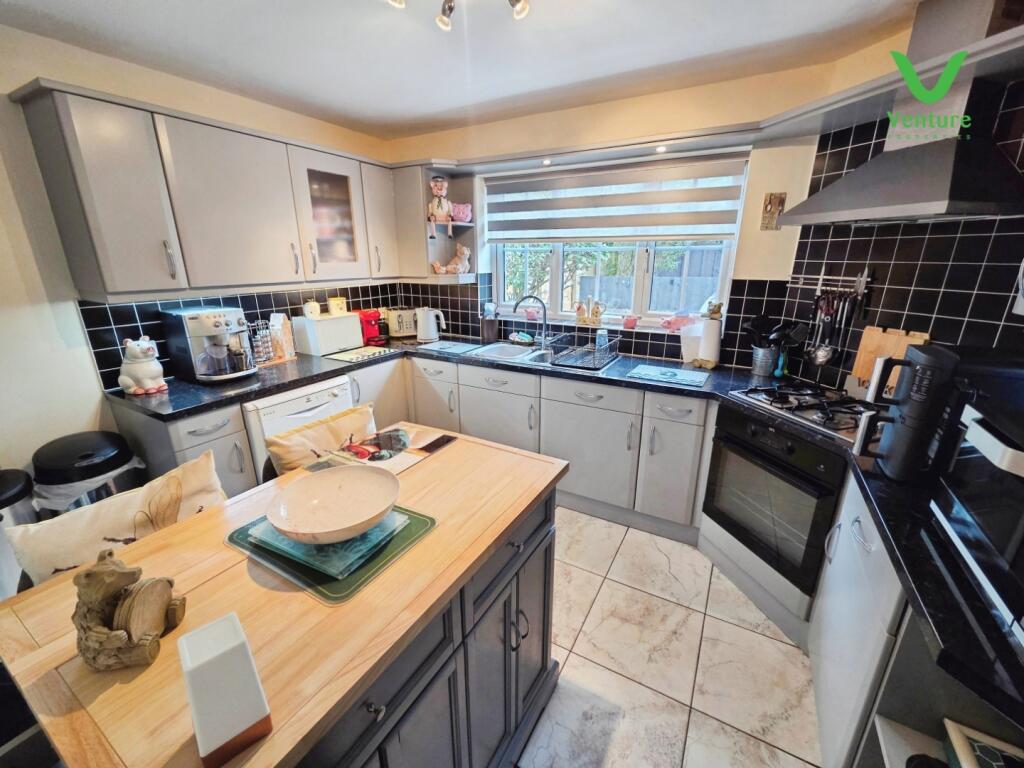 House in Darlington, Greater Willington - More