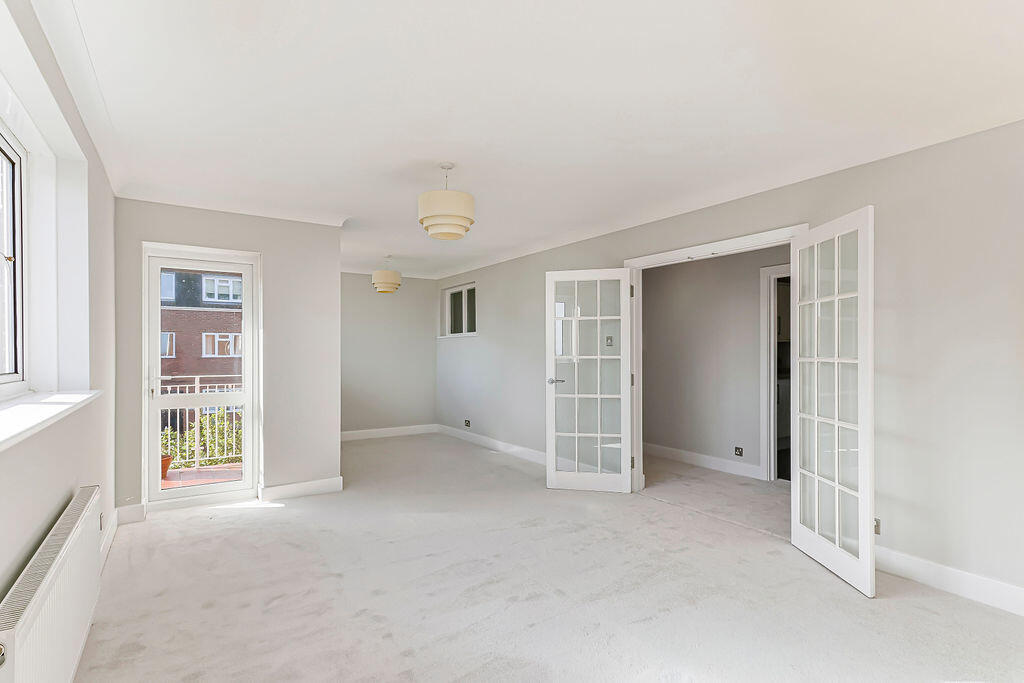 Bellevue Crescent , Southbourne photo 4