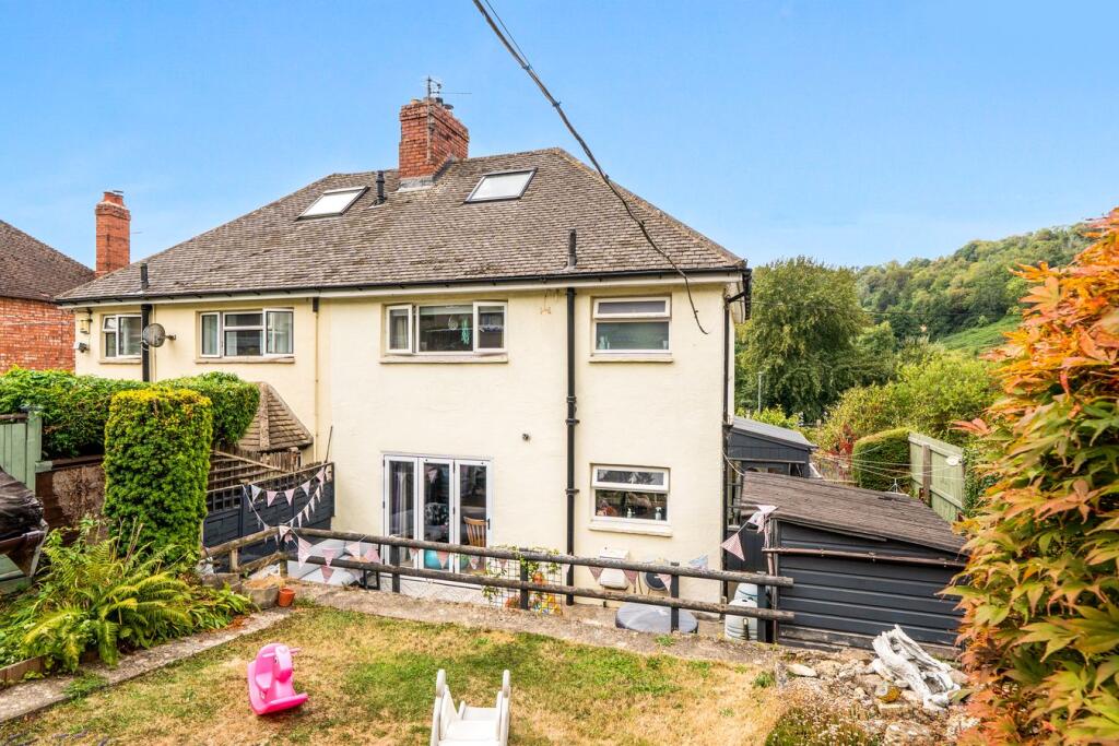 Main image of property: London Road, Thrupp, Stroud, GL5