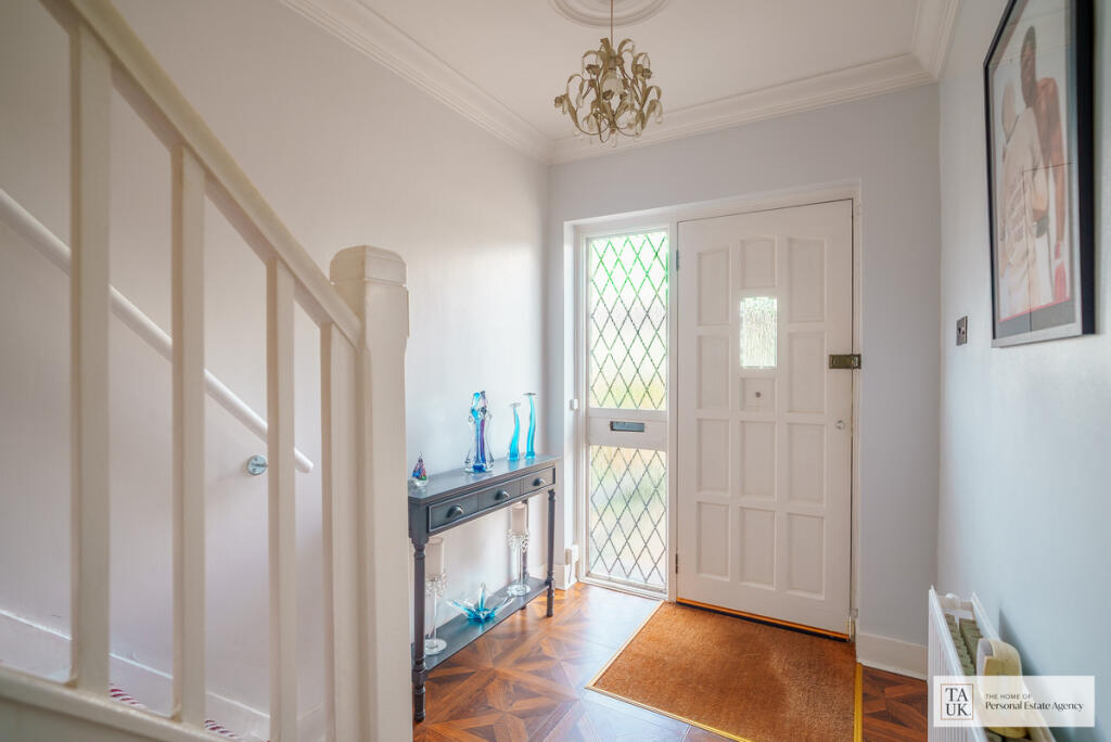 House in Romford - More