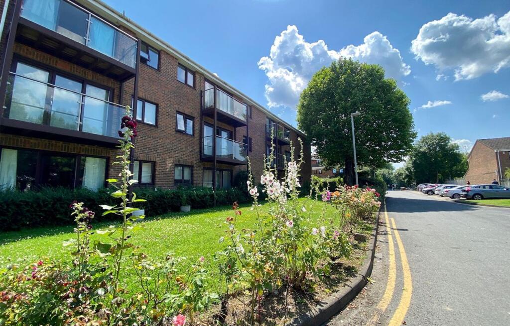 Main image of property: Cardinal Close, Caversham, RG4