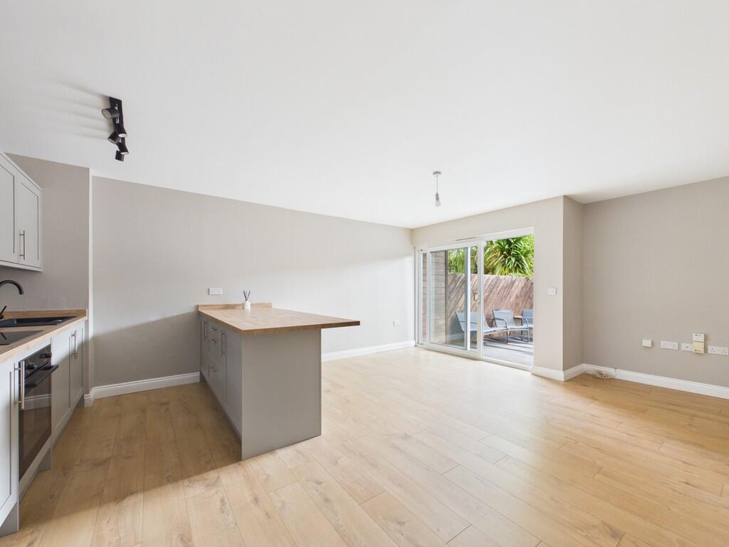 Apartment in Plymouth - More