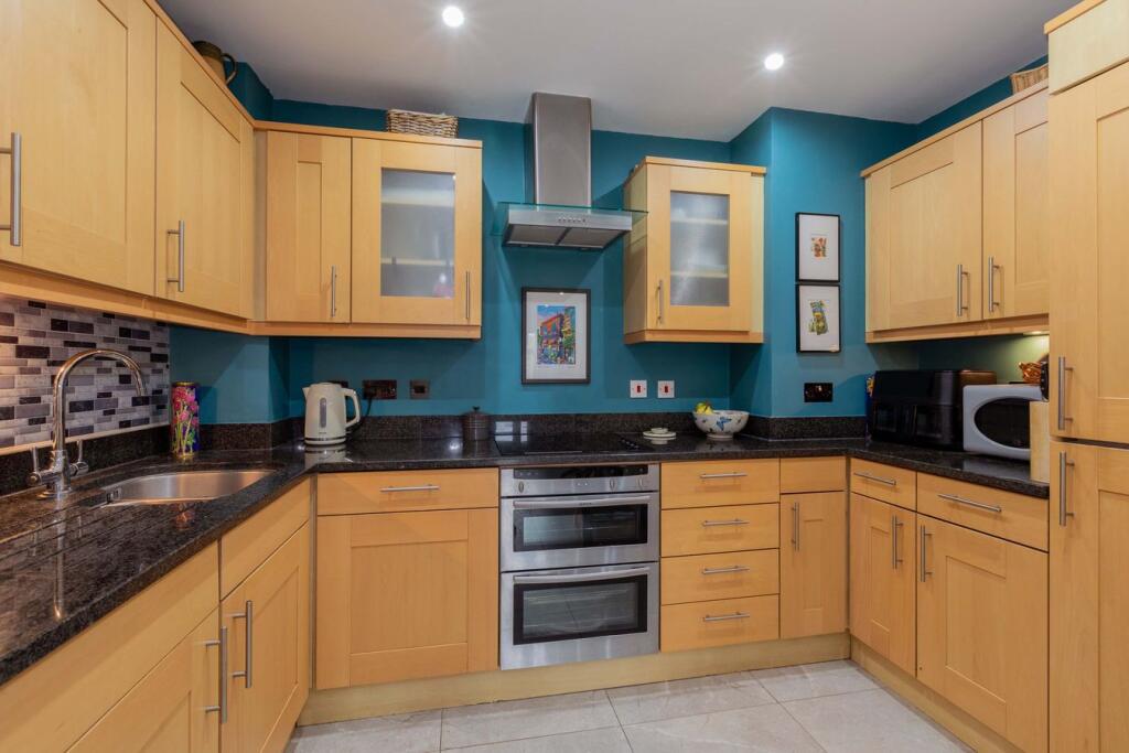 Apartment in Slough, Windsor and Maidenhead - View 4