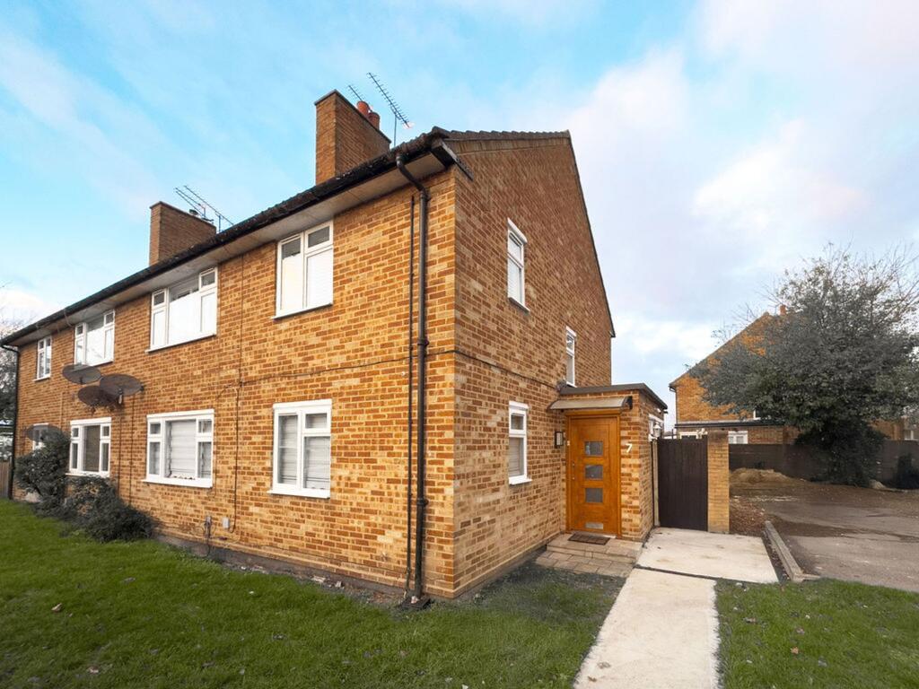 Main image of property: Cunningham Road, Cheshunt, EN8