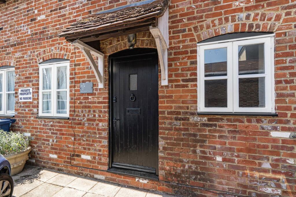 Main image of property: West Street, Farnham, Surrey, GU9